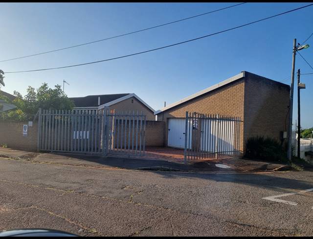 5 BEDROOM TOWNHOUSE FOR SALE IN GLENWOOD